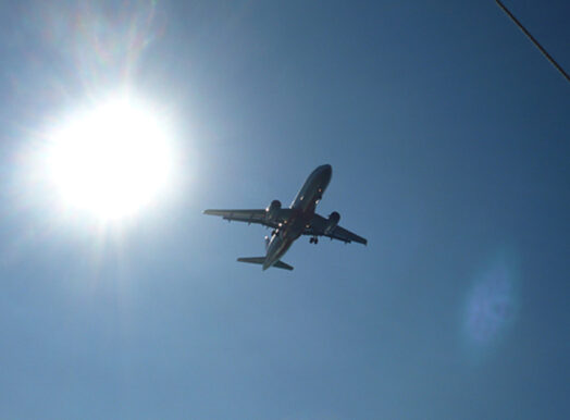 飛行機を眺めながらの海洋散骨