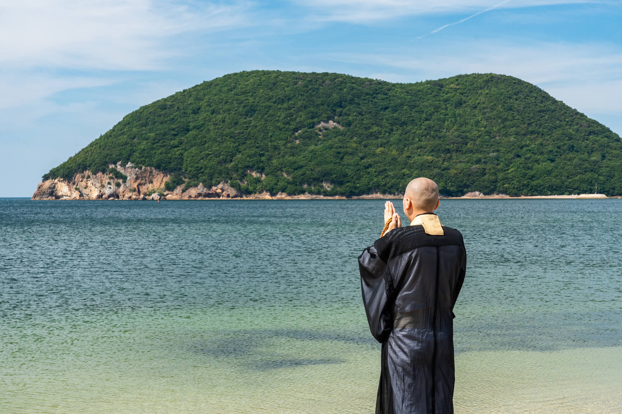 散骨後の供養ってどうするの？お参りや法事について